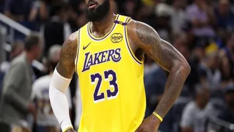 沃西盛赞浓眉关键发挥，湖人逆袭取胜展现强烈求胜欲望